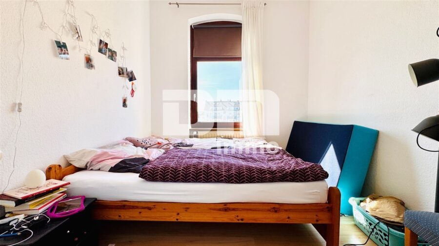 Gründerzeitliches Mehrfamilienhaus mit 8 bis 9 Wohneinheiten, Innenhof + Nebengebäude - WE 3.OG Schlafzimmer